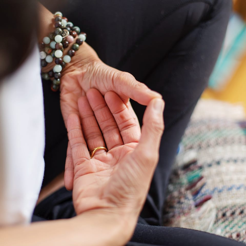 Drifting and surfacing: What it feels like to meditate